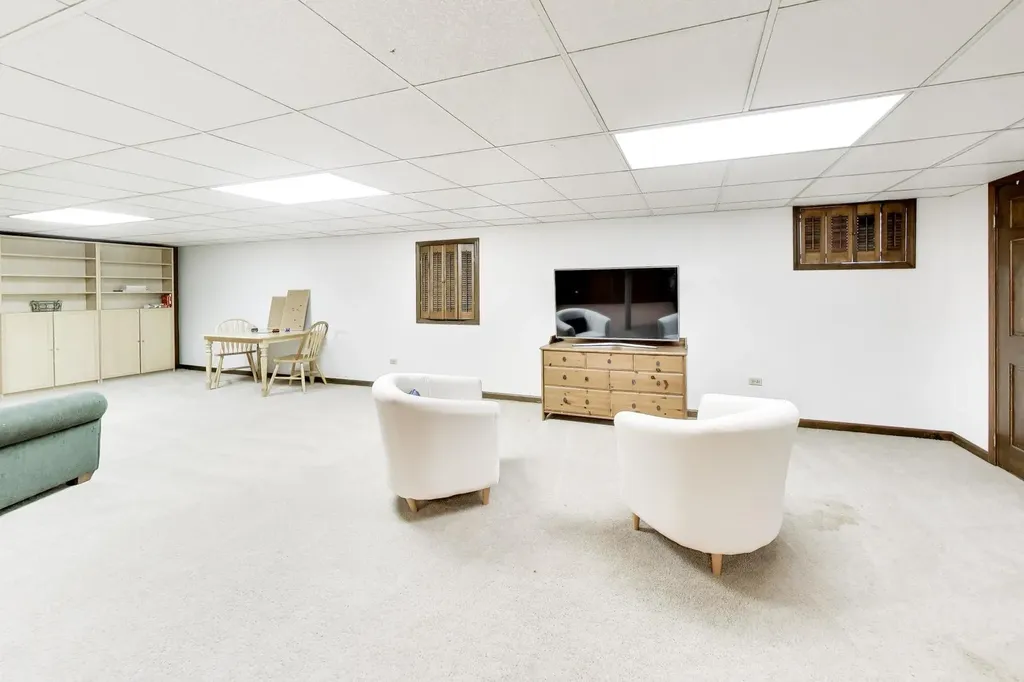 2302 Lisa Court Rolling Meadows IL 60067