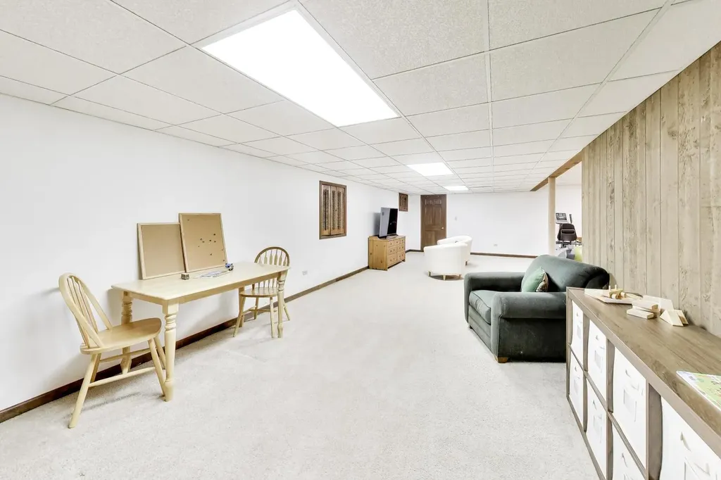 2302 Lisa Court Rolling Meadows IL 60067