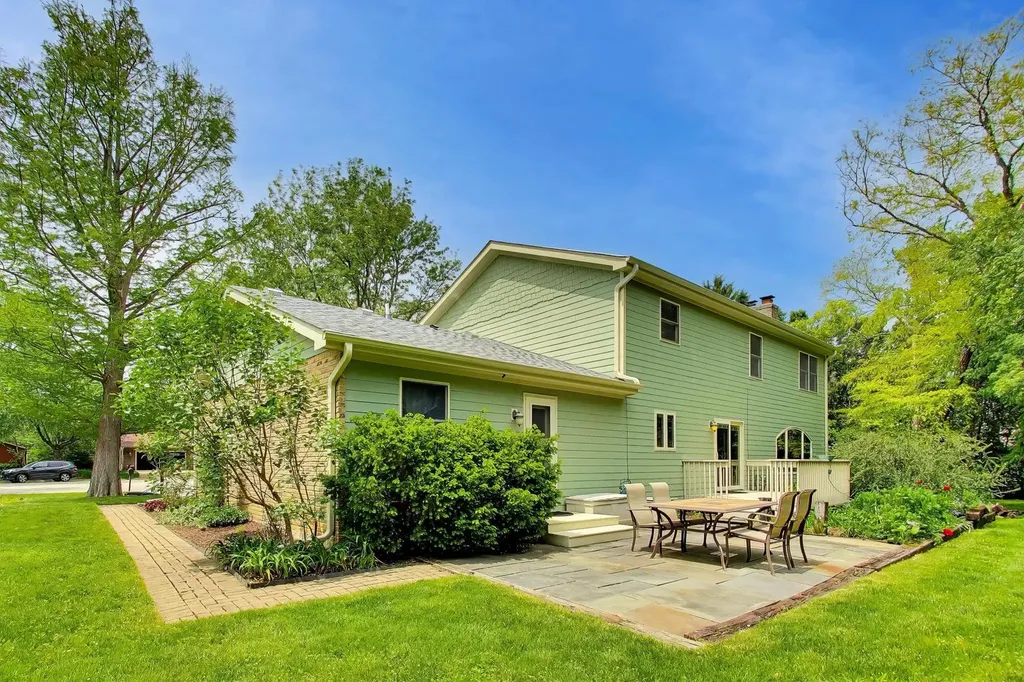 2302 Lisa Court Rolling Meadows IL 60067