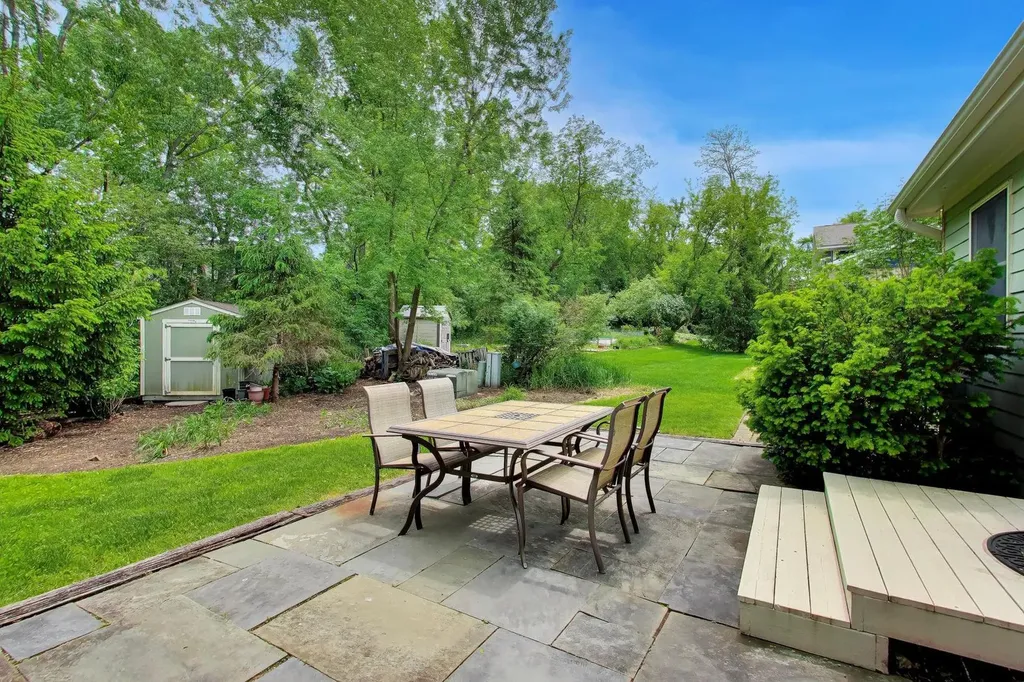 2302 Lisa Court Rolling Meadows IL 60067