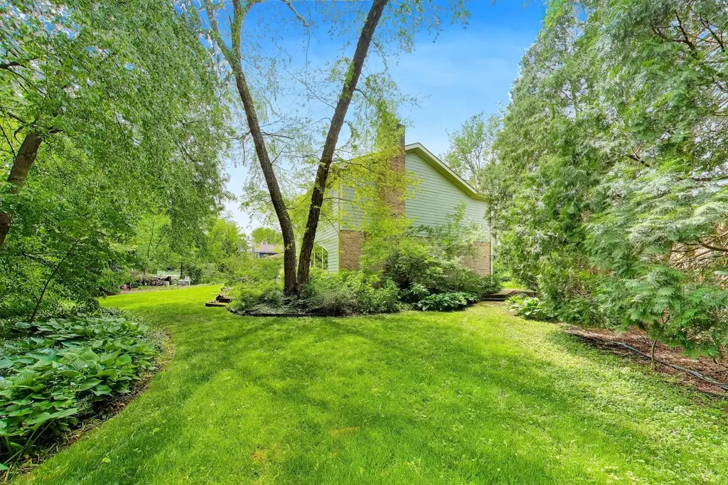 2302 Lisa Court Rolling Meadows IL 60067