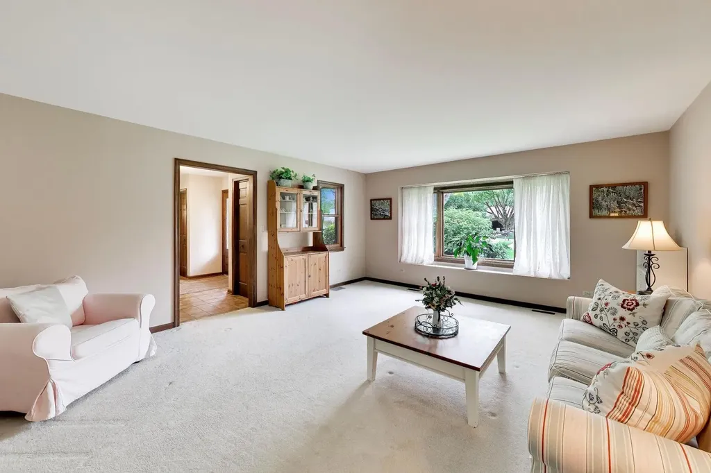 2302 Lisa Court Rolling Meadows IL 60067