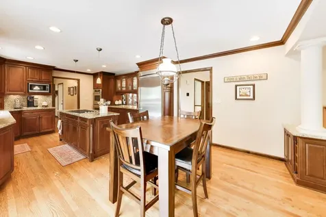 2302 Lisa Court Rolling Meadows IL 60067