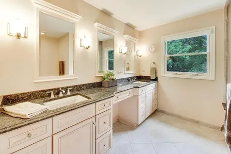 2302 Lisa Court Rolling Meadows IL 60067