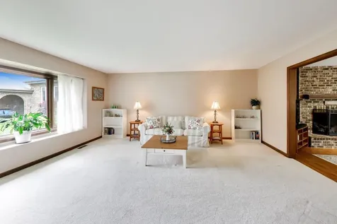 2302 Lisa Court Rolling Meadows IL 60067