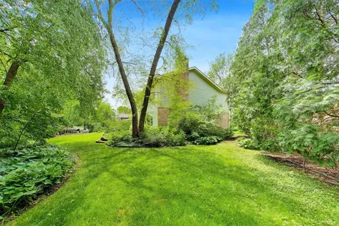 2302 Lisa Court Rolling Meadows IL 60067