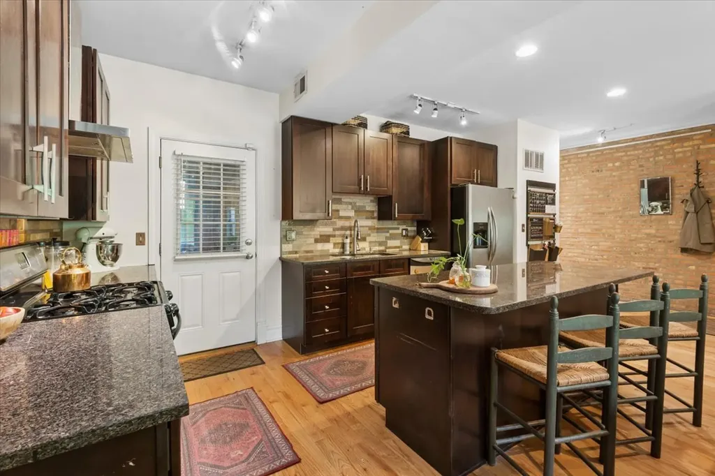 746 West Cornelia Avenue Chicago IL 60657