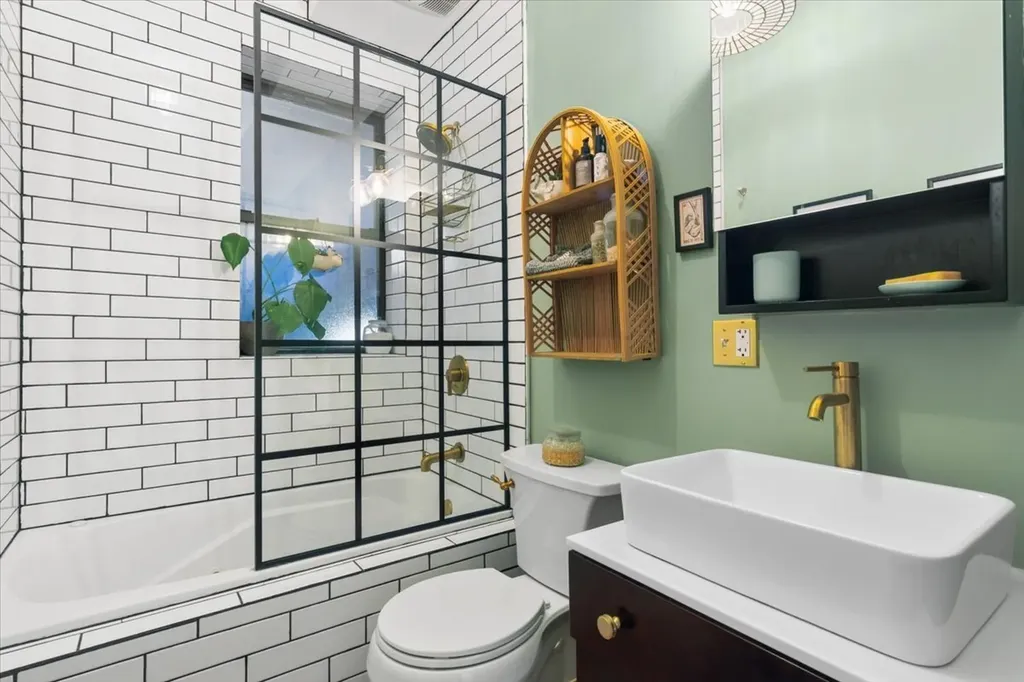 746 West Cornelia Avenue Chicago IL 60657