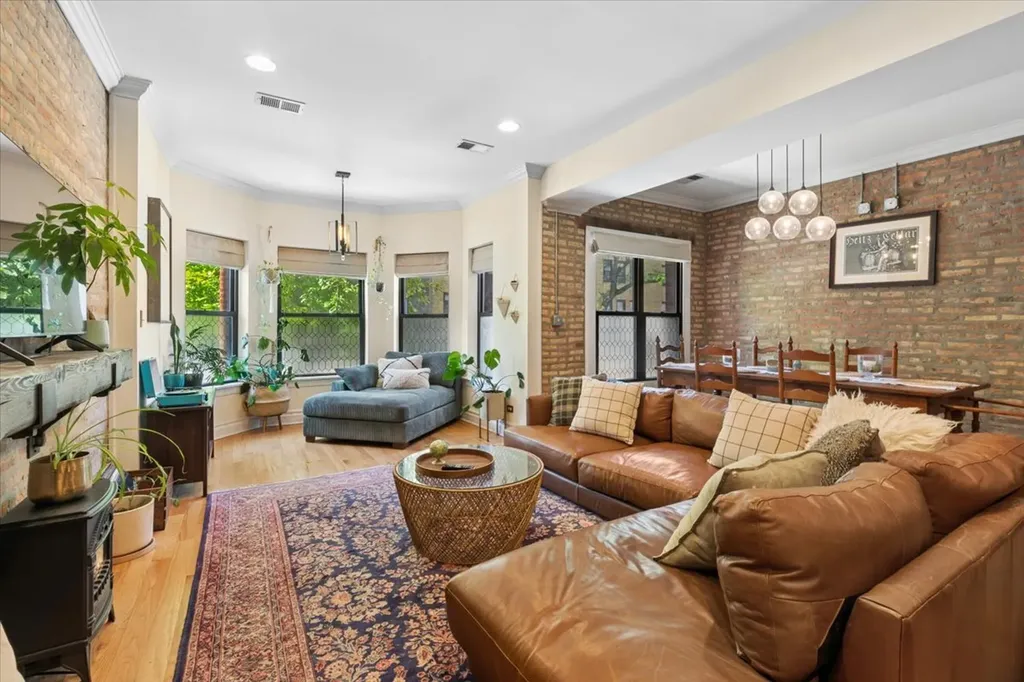 746 West Cornelia Avenue Chicago IL 60657