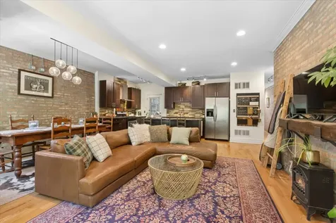 746 West Cornelia Avenue Chicago IL 60657