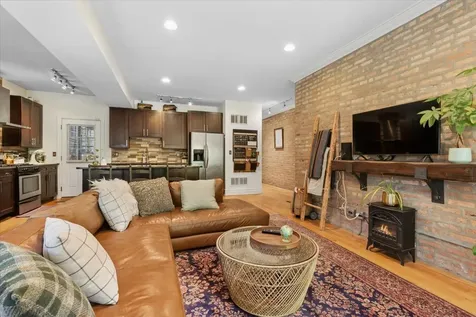 746 West Cornelia Avenue Chicago IL 60657