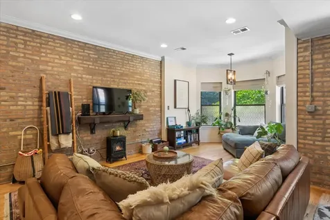 746 West Cornelia Avenue Chicago IL 60657