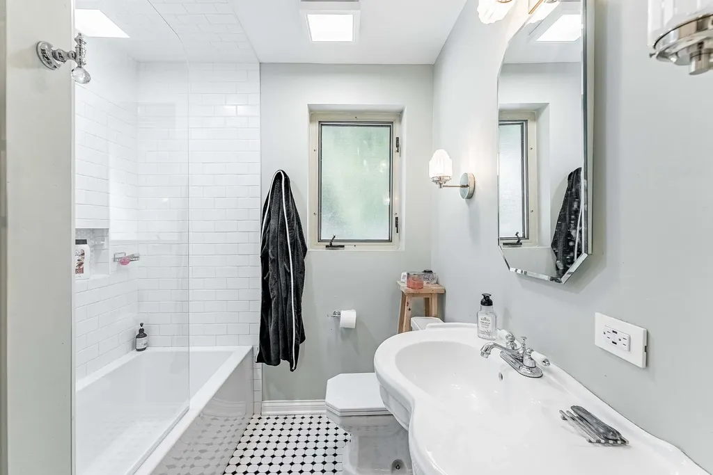 2844 South Throop Street Chicago IL 60608
