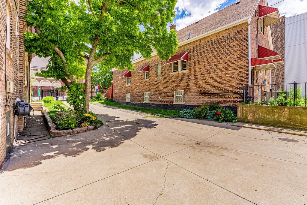 2844 South Throop Street Chicago IL 60608