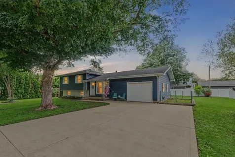 210 Brookview Drive Farmer City IL 61842