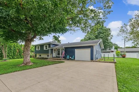 210 Brookview Drive Farmer City IL 61842