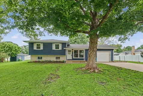 210 Brookview Drive Farmer City IL 61842