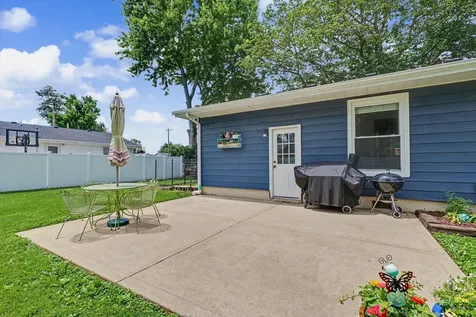 210 Brookview Drive Farmer City IL 61842