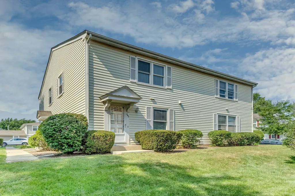 242 Harvest Court Vernon Hills IL 60061