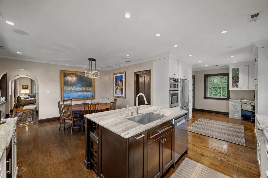 1705 West Leland Avenue Chicago IL 60640