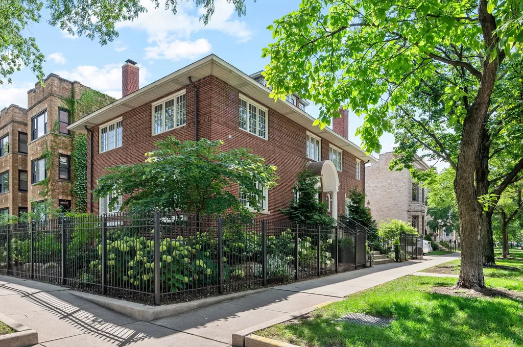 1705 West Leland Avenue Chicago IL 60640