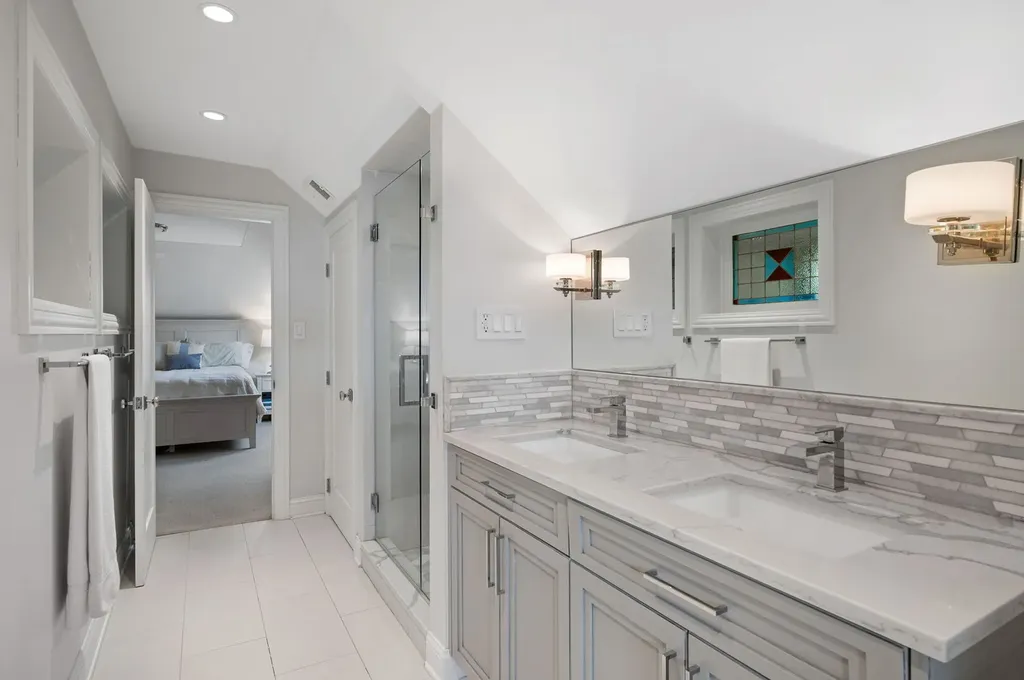 1705 West Leland Avenue Chicago IL 60640