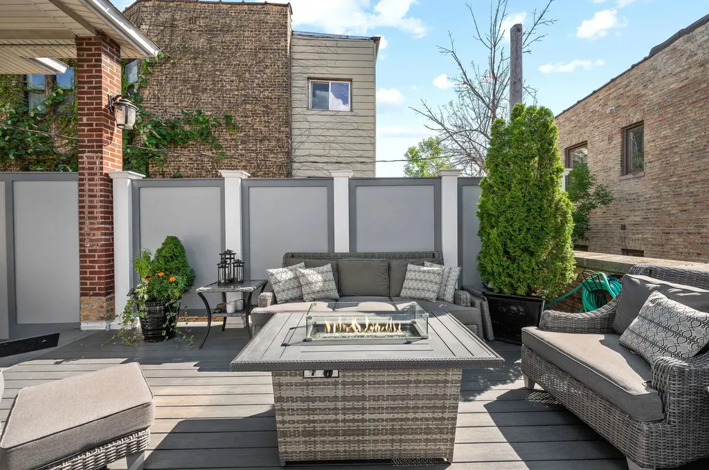 1705 West Leland Avenue Chicago IL 60640