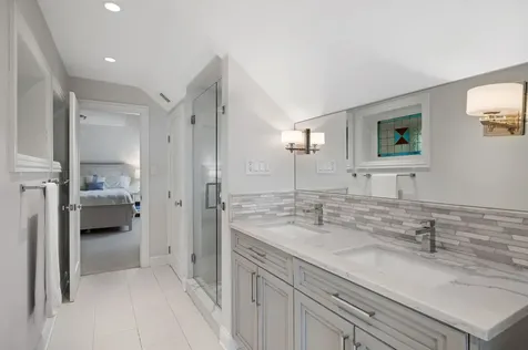 1705 West Leland Avenue Chicago IL 60640