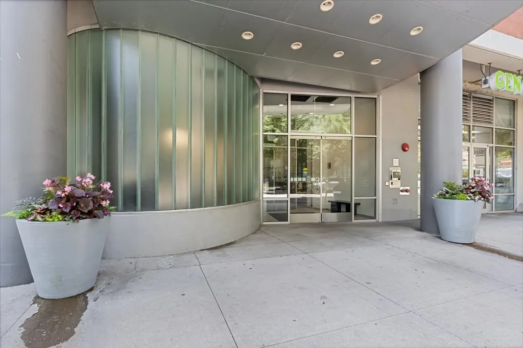 909 West Washington Boulevard Chicago IL 60607