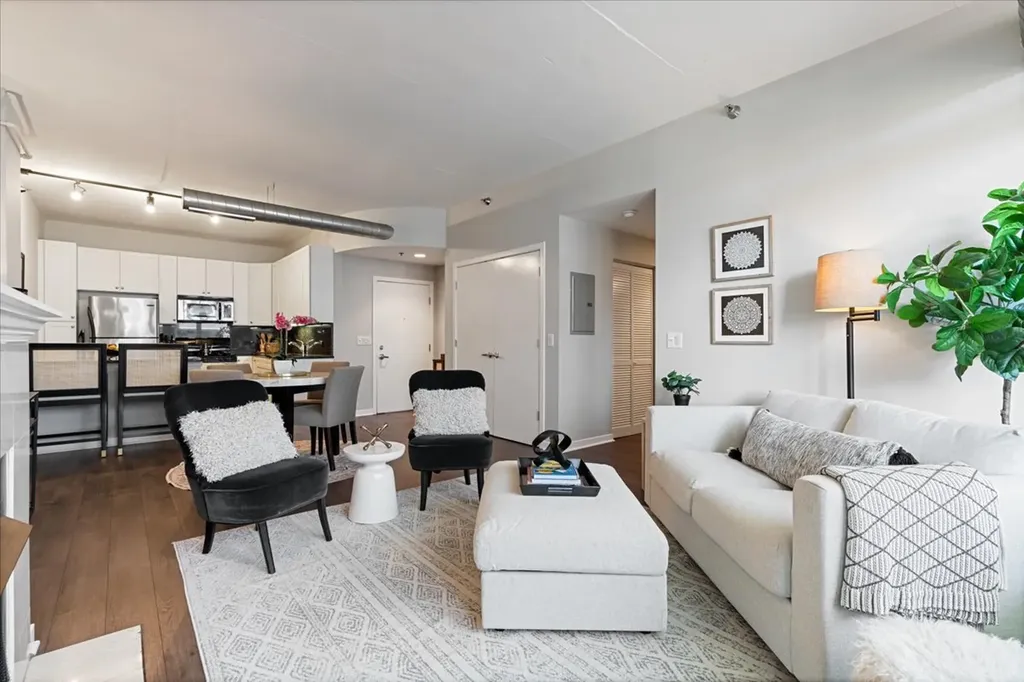 909 West Washington Boulevard Chicago IL 60607