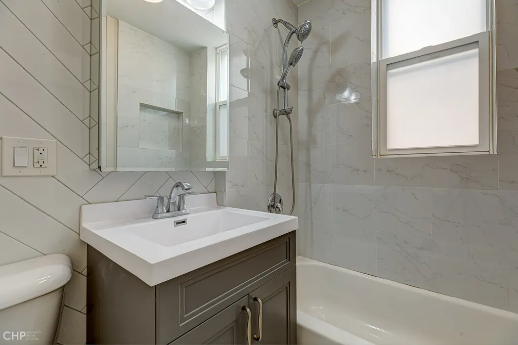 943 East Hyde Park Boulevard Chicago IL 60615