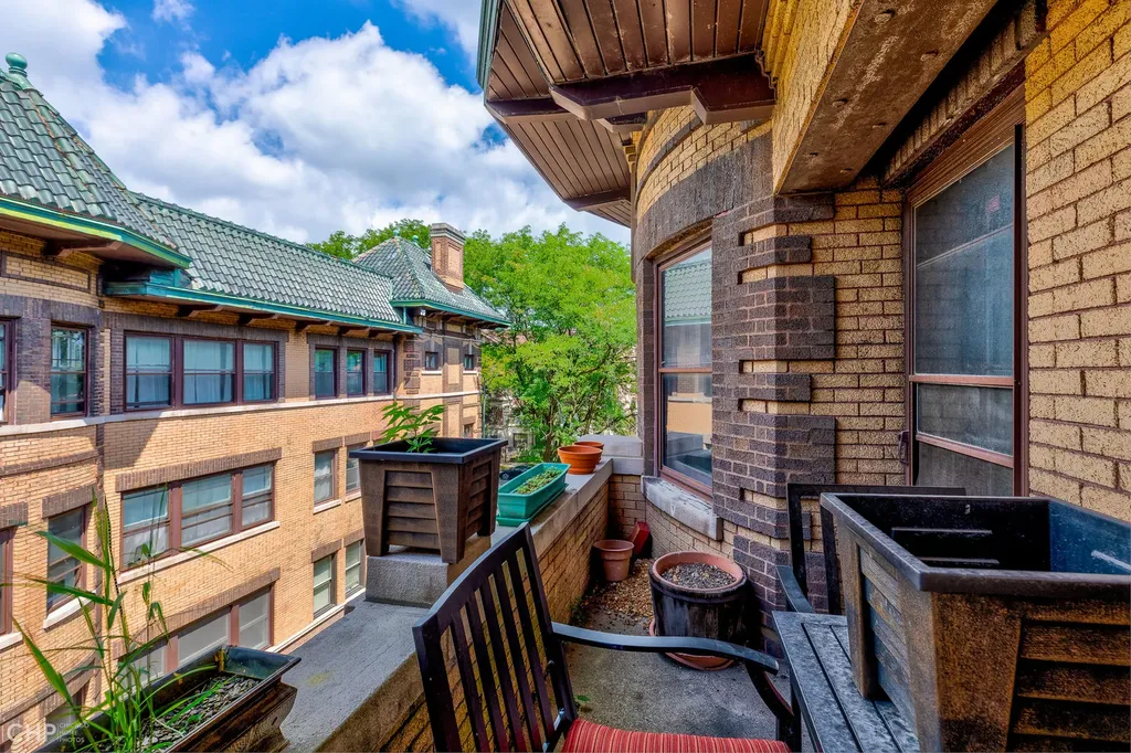 943 East Hyde Park Boulevard Chicago IL 60615