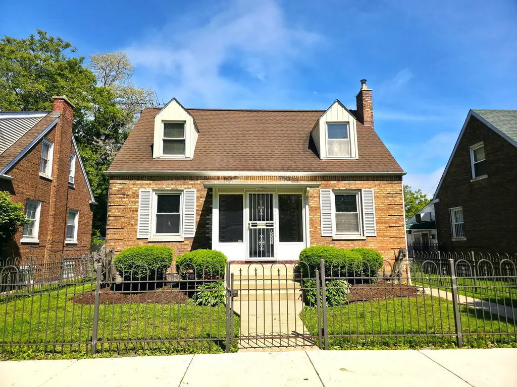 10055 South Oglesby Avenue Chicago IL 60617