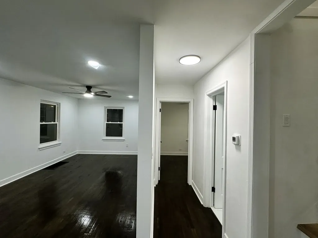 10055 South Oglesby Avenue Chicago IL 60617