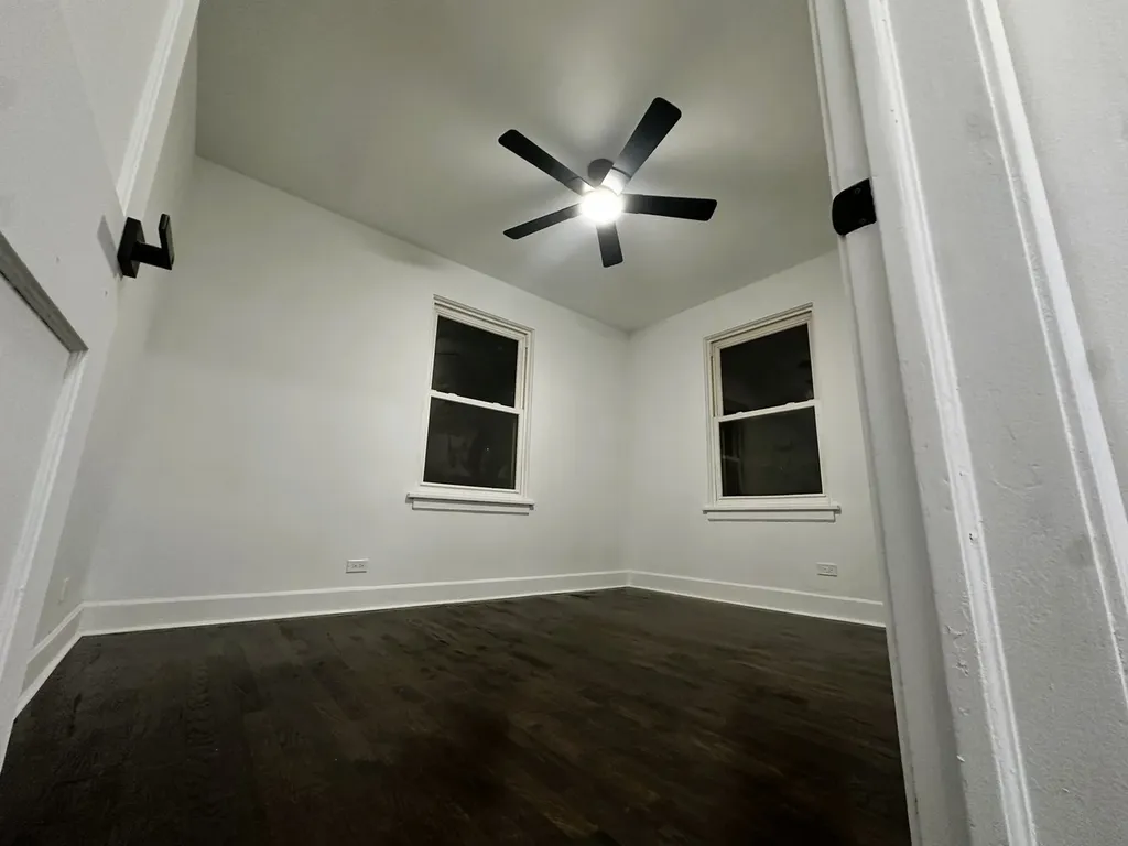 10055 South Oglesby Avenue Chicago IL 60617