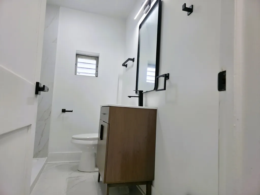 10055 South Oglesby Avenue Chicago IL 60617