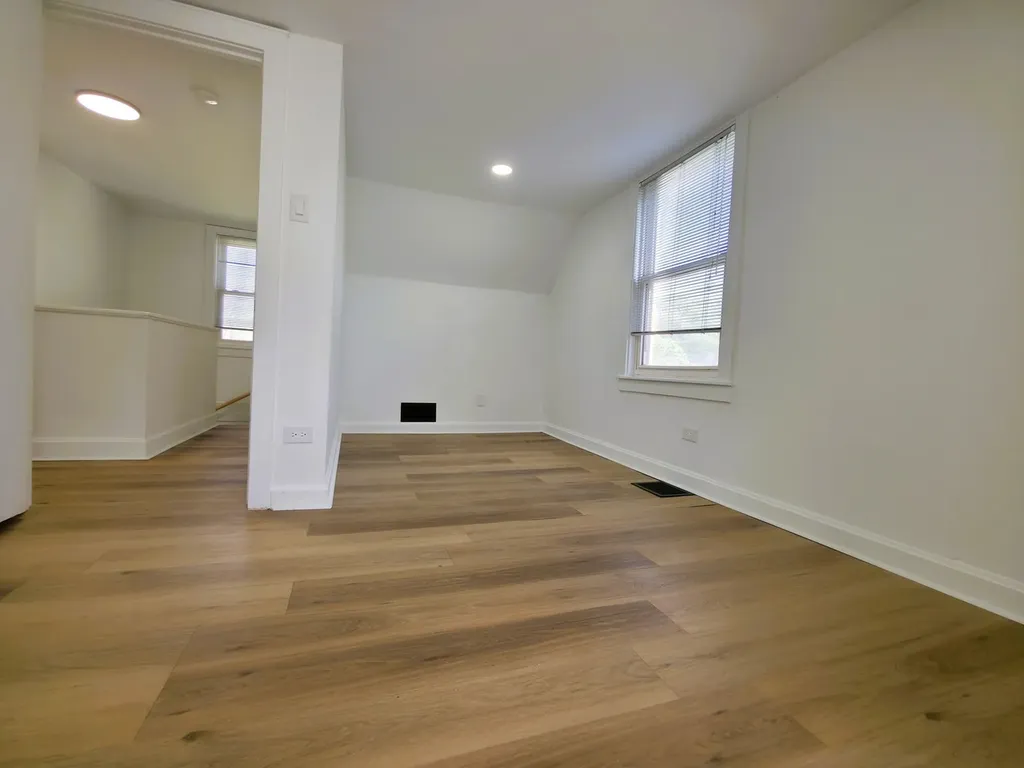 10055 South Oglesby Avenue Chicago IL 60617