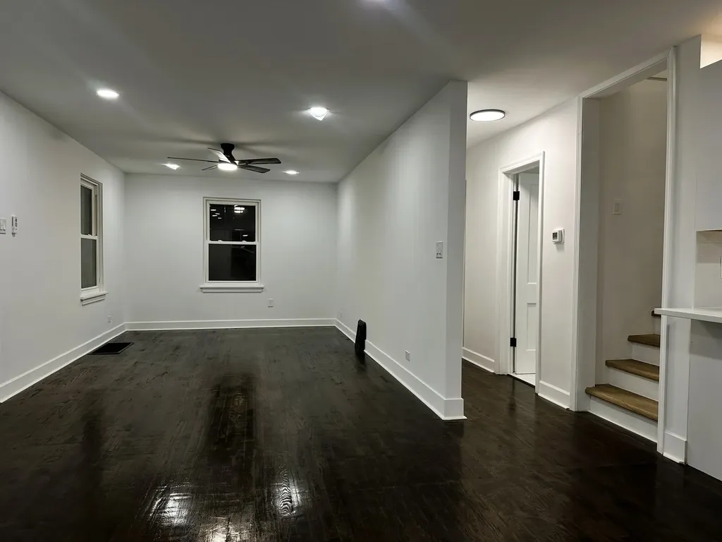 10055 South Oglesby Avenue Chicago IL 60617