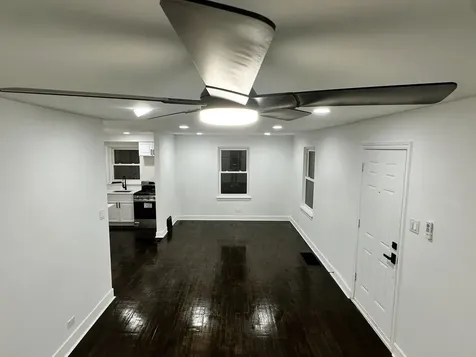 10055 South Oglesby Avenue Chicago IL 60617