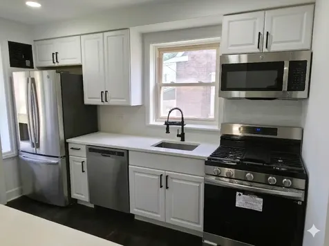 10055 South Oglesby Avenue Chicago IL 60617
