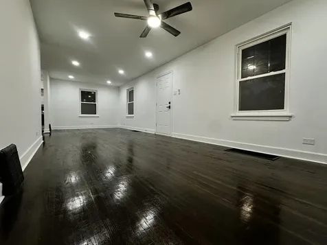 10055 South Oglesby Avenue Chicago IL 60617