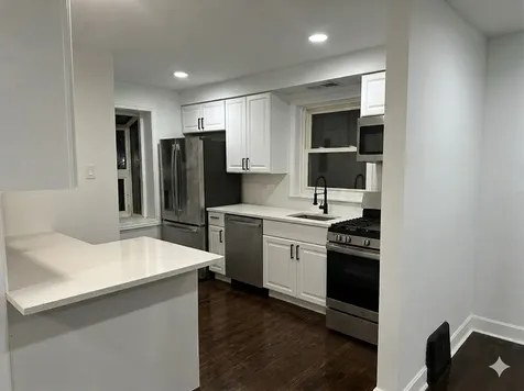 10055 South Oglesby Avenue Chicago IL 60617
