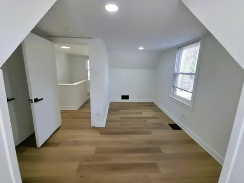10055 South Oglesby Avenue Chicago IL 60617