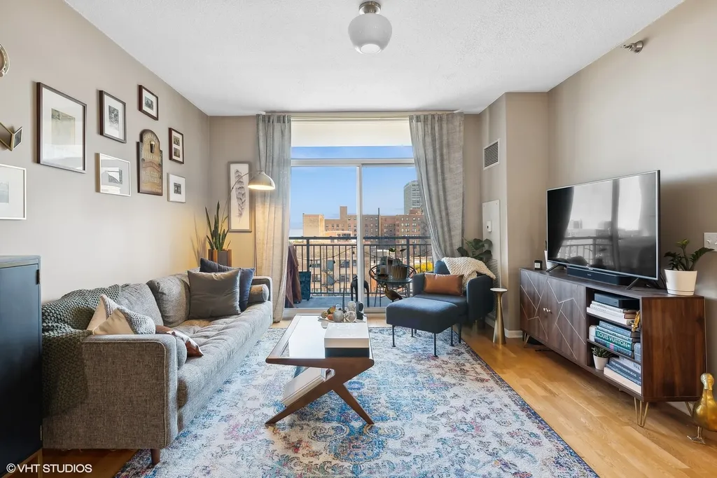 1134 West Granville Avenue Chicago IL 60660