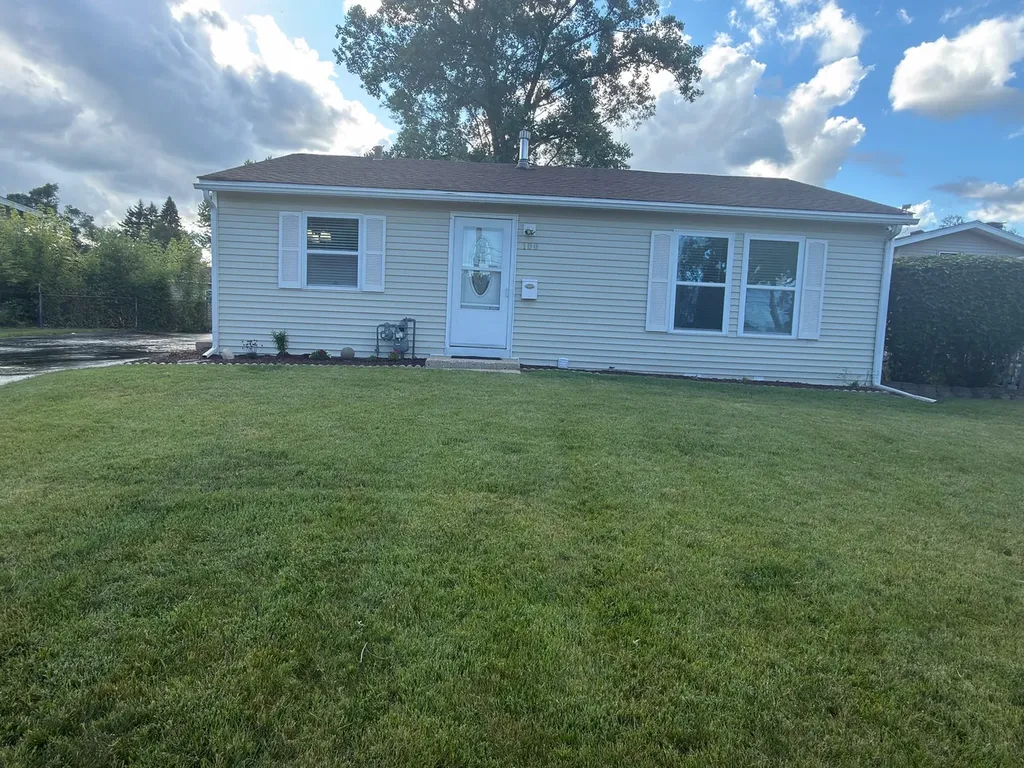 100 Siesta Road Carpentersville IL 60110