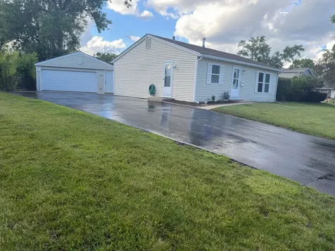 100 Siesta Road Carpentersville IL 60110