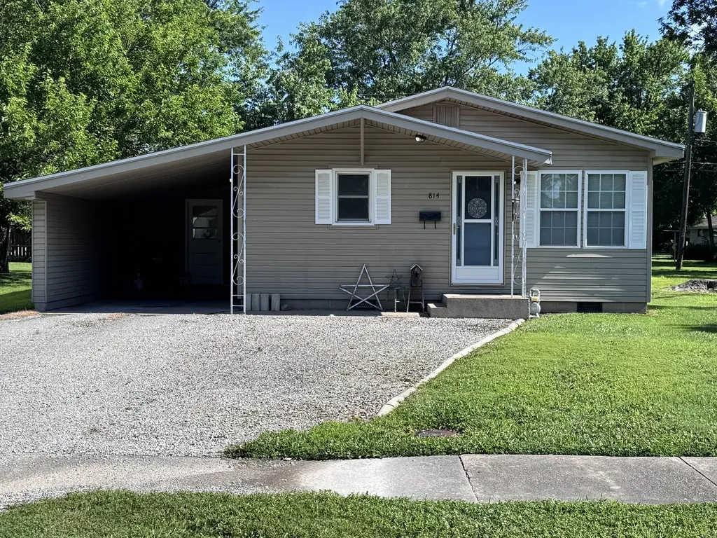 814 West Warmouth Street Salem IL 62881