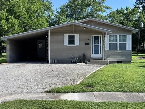814 West Warmouth Street Salem IL 62881
