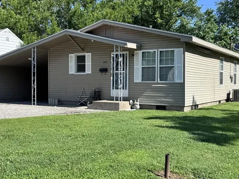 814 West Warmouth Street Salem IL 62881