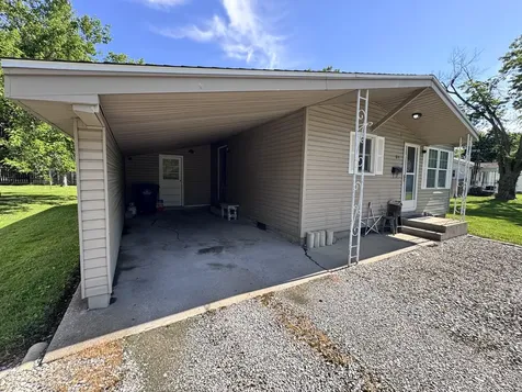 814 West Warmouth Street Salem IL 62881